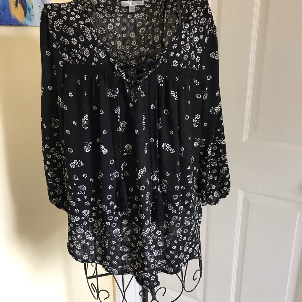 Nine Britton (Stitch Fix) Black Floral Peasant Blouse Size Medium Boho Style - Picture 2 of 10